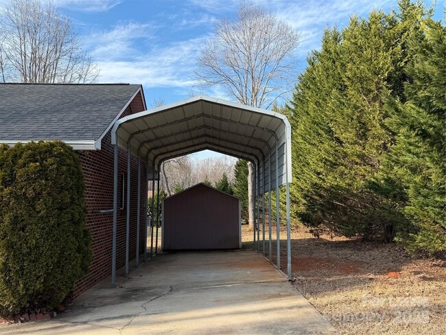 Foto del edificio - 401 Miller Farm Rd