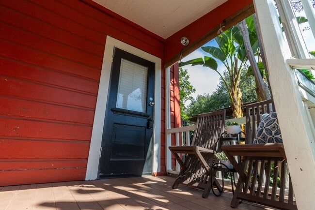 Building Photo - 703 Manzanita Ave