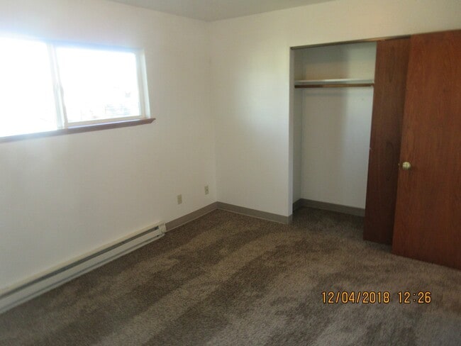 Building Photo - (917) 27th Street Duplex - 2 Bedroom / 1 Bathroom - Albany Duplex ***PET FRIENDLY