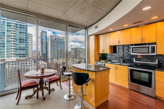 Foto del edificio - 360 Nueces St