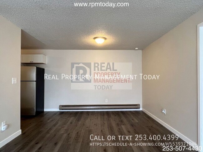 Building Photo - Remodeled 2 Bedroom With Garage!