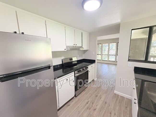 Foto del edificio - 2405 Sunny Ln