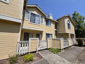 Building Photo - 1002 Devonwood