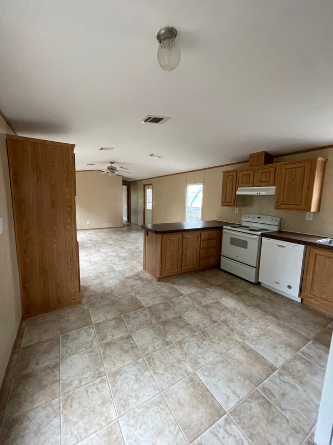 Building Photo - Early Bird Estates Unit #9