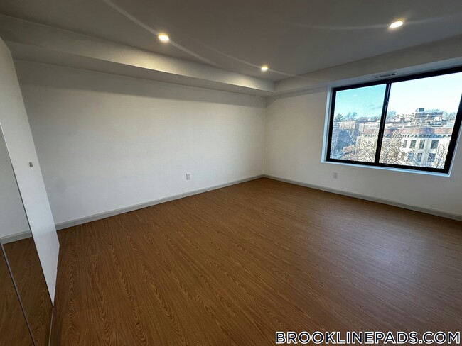 Foto del edificio - 1243 Beacon St