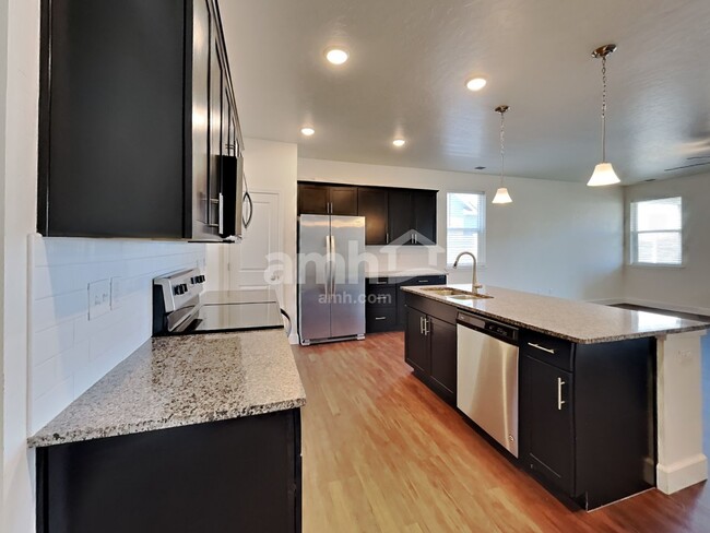 Building Photo - 122 E Sicily Drive
