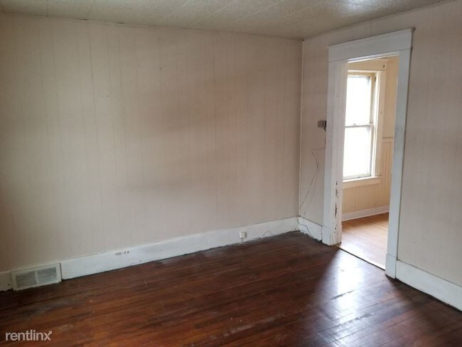 Building Photo - 2214 Niagara St
