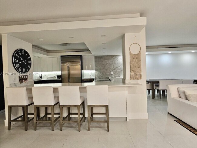 Foto del edificio - 900 Bay Dr