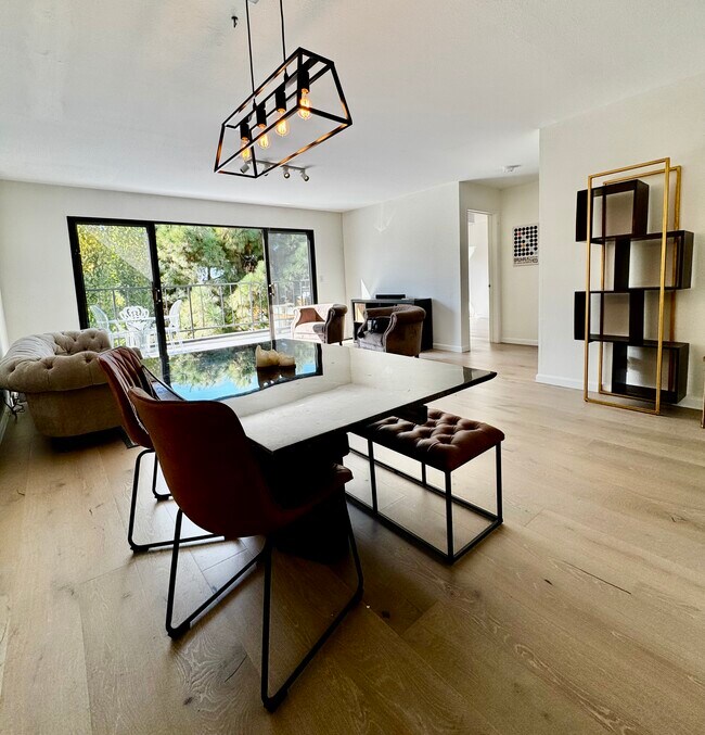 Building Photo - 33 Midway St