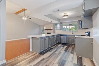 Building Photo - 210 Pecan Valley Ct