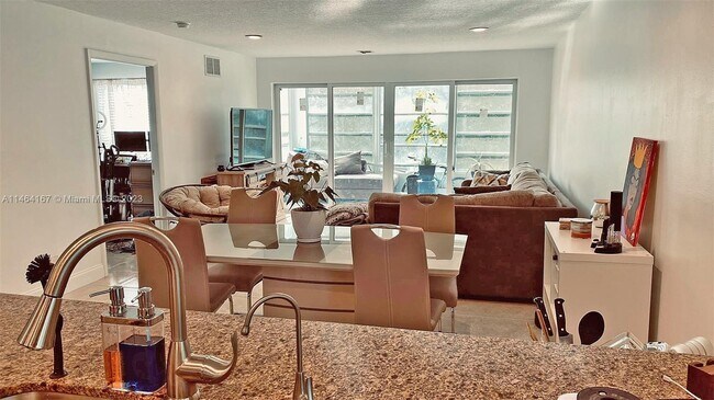 Foto del edificio - 8421 Lagos De Campo Blvd