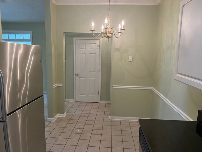Building Photo - 1 Bedroom, 1 Bath, Unfurnished Condo with ...
