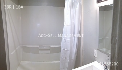 Building Photo - 956 Adams St SE