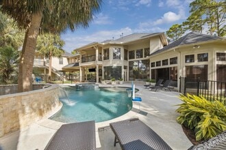 Building Photo - 600 Royal Oaks Dr