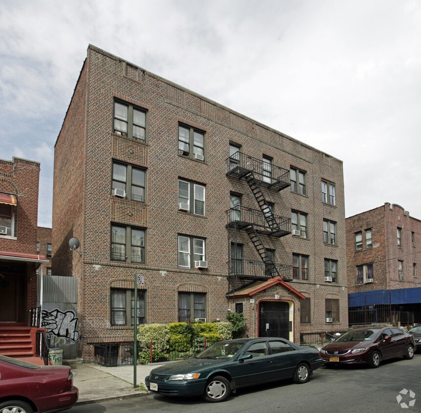 Building Photo - 184 E 96th St