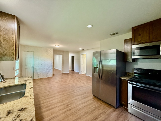 Building Photo - 3906 US-69