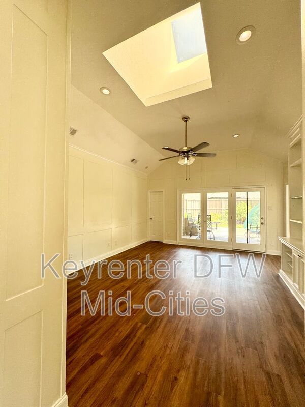 Building Photo - 600 Brushwood Dr