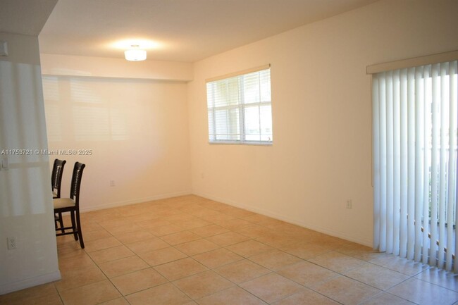 Foto del edificio - 8800 NW 107th Ct