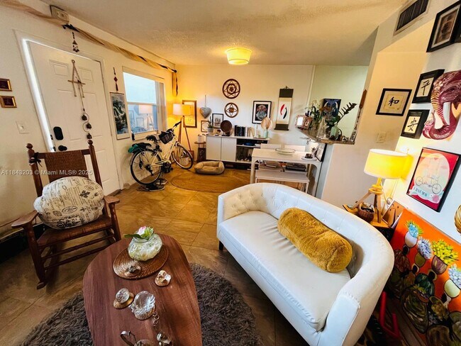 Foto del edificio - 520 NE 38th St