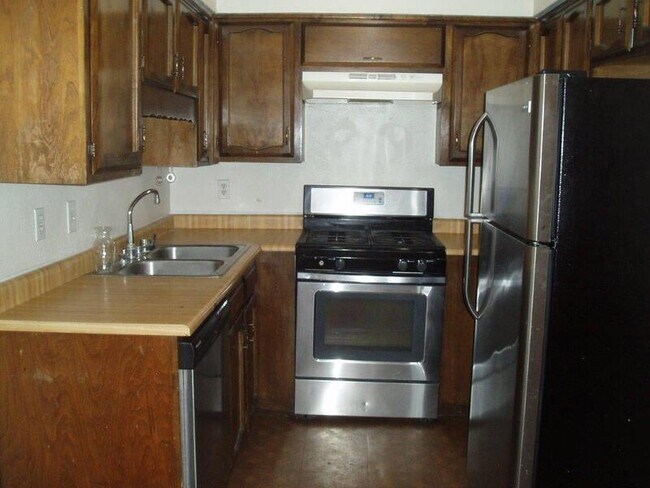 Building Photo - 12400 Hardin Ct NE