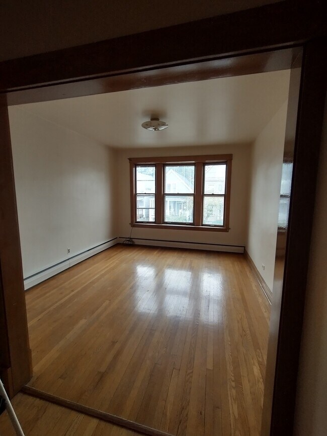 Building Photo - 3646 W Wrightwood Ave