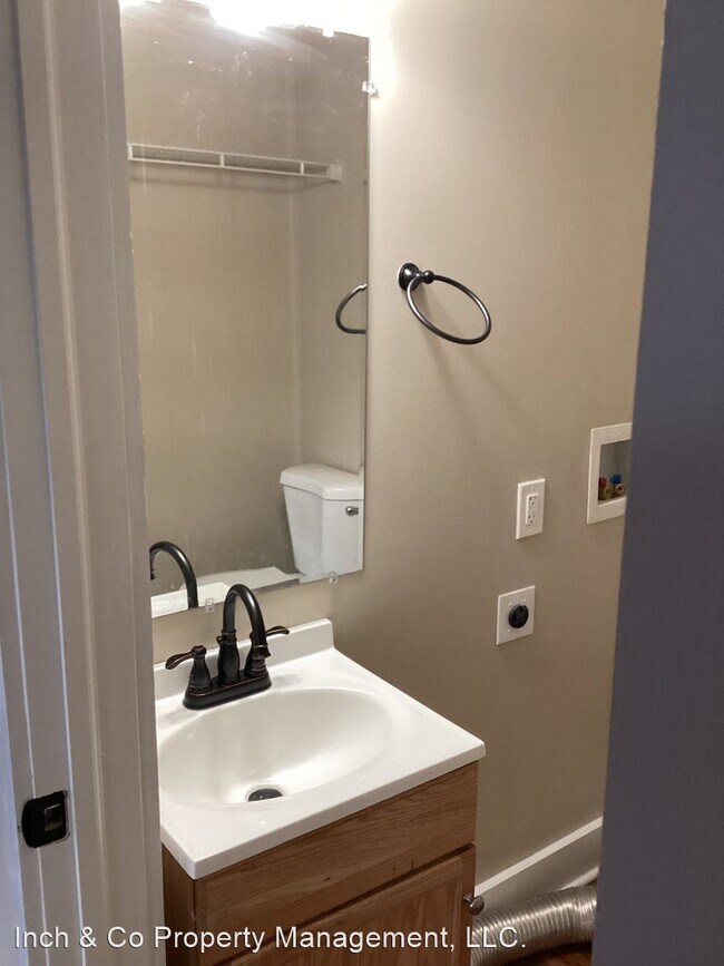 Building Photo - 5 br, 1.5 bath House - 263 Walnut Street