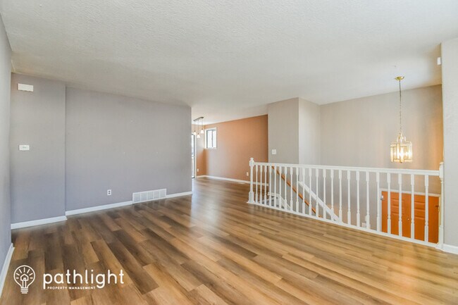 Foto del edificio - 3024 Moonbeam Cir N