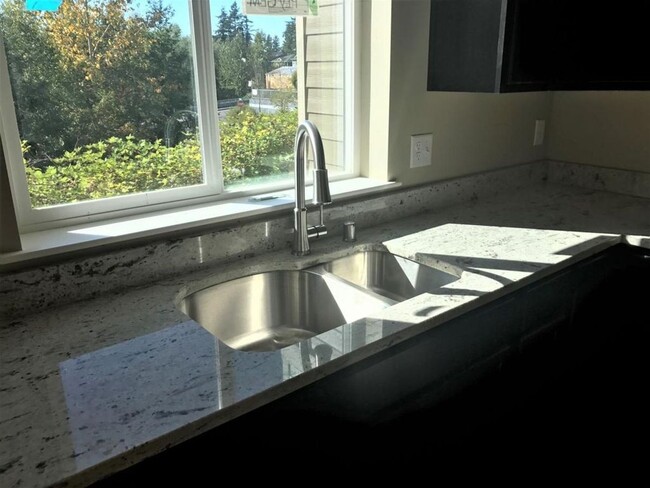 Building Photo - Exquisite Newer 2 Story Home near Bellis F...