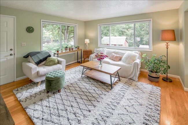 livingroom - 9506 SW 50th Ave