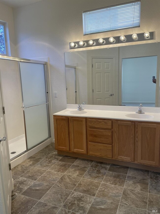 Building Photo - 201 Spur Ridge Ln