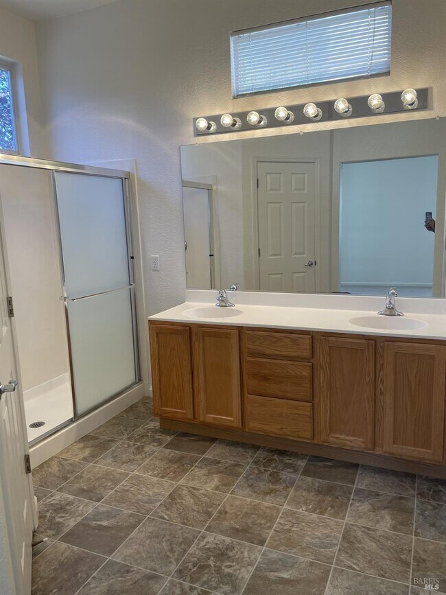 Foto del edificio - 201 Spur Ridge Ln