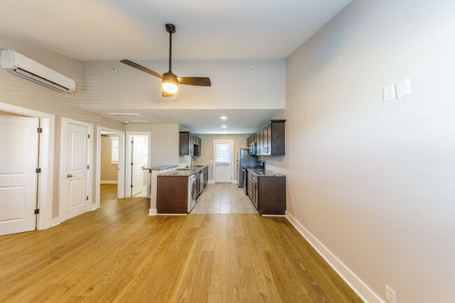 Photo - Renovated 2 Bed in Elizabeth Park for Lease w/ FLEXIBLE Lease Terms!! Apartment