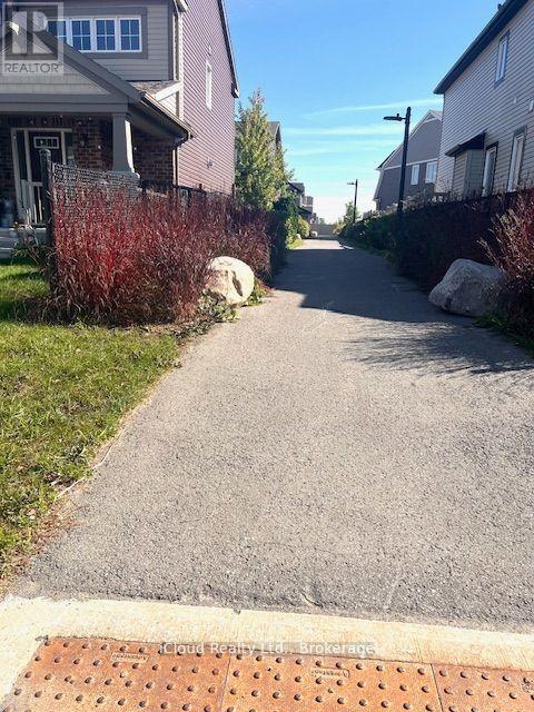 Photo du bâtiment - 521 Honeylocust Ave