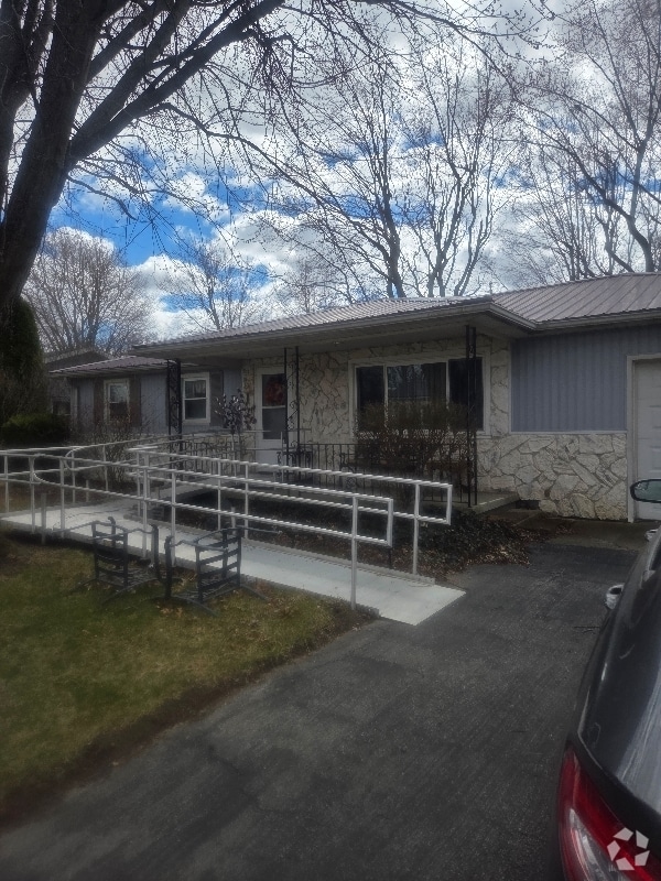 Building Photo - 513 Plainfield Dr