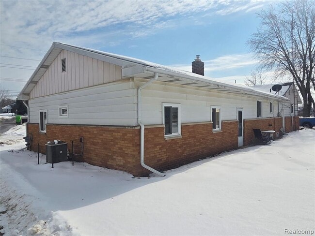 Building Photo - 5016 S Old US Hwy 23