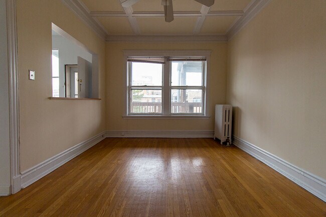 Building Photo - 645 W Buckingham Pl
