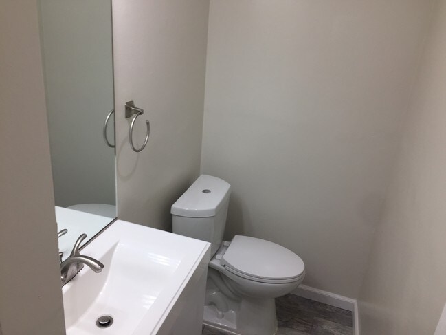 downstairs bathroom - 1533 Berkeley St