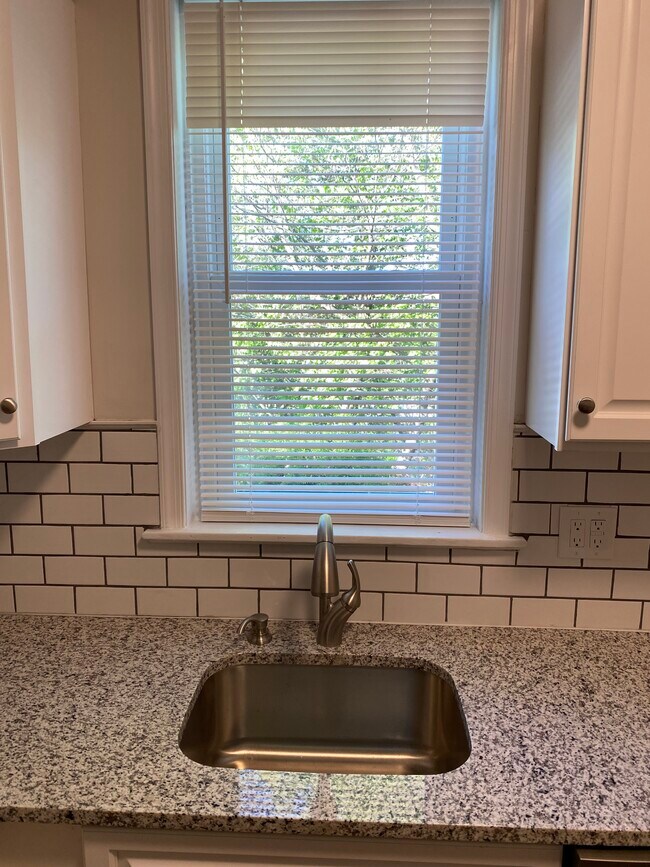 Building Photo - 19 2nd Ave