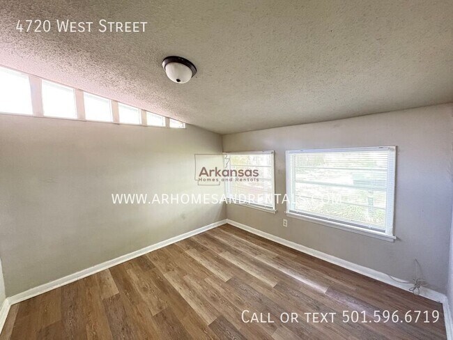 Foto del edificio - 4720 West St