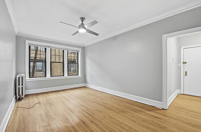 Building Photo - 2336 W Addison St