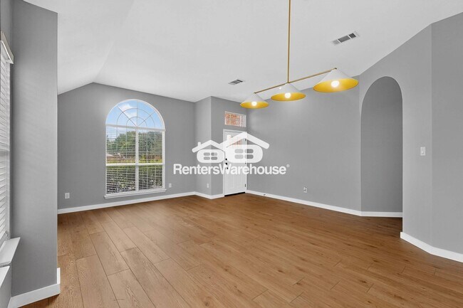 Building Photo - 4207 English Ivy Dr