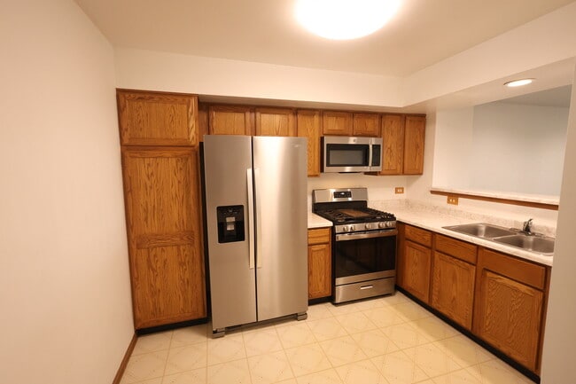 Building Photo - 1840 Grove Ave