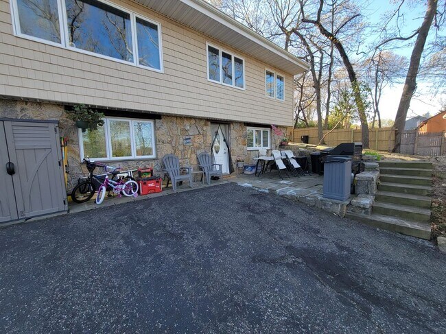 Building Photo - 277 Terry Rd