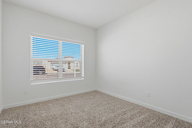 Foto del edificio - 15052 Destination Ave