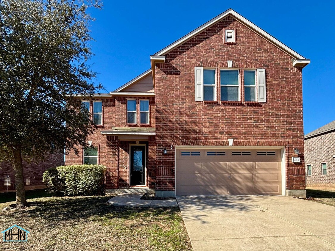 Foto principal - FABULOUS 4 bed/2.5 bath/2 car garage Two S...