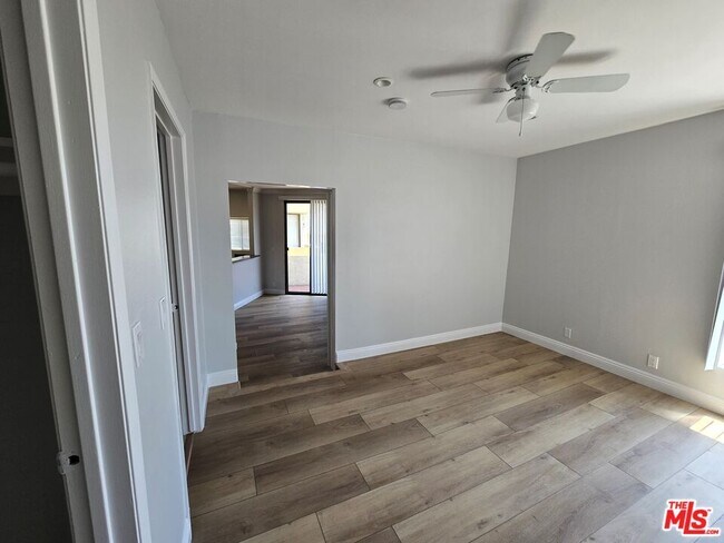 Foto del edificio - 2107 Beachwood Dr