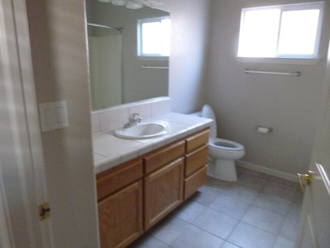 Building Photo - 3 bedroom 3 bath house in Yuba City