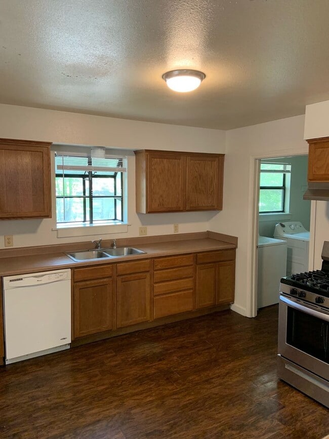 Photo - Cozy House just a walk away from Campus!