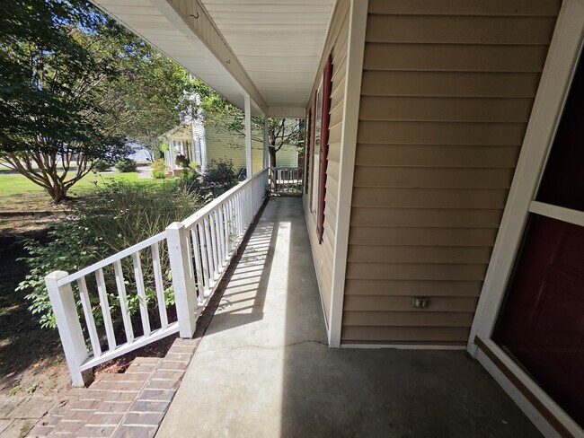 Foto del edificio - 105 Bloomingfield Dr
