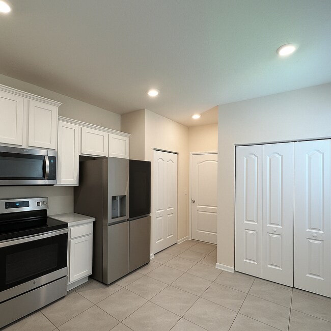 Building Photo - Tucked Away Townhome Retreat